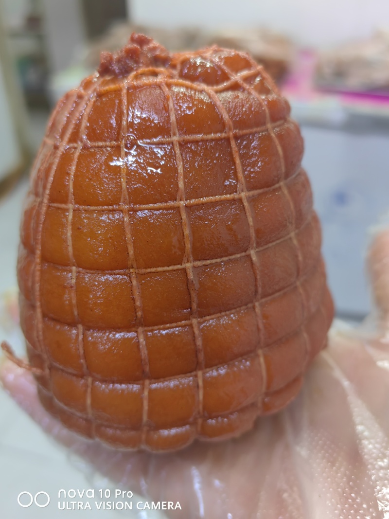 肘子，猪尾巴，烧鸡
