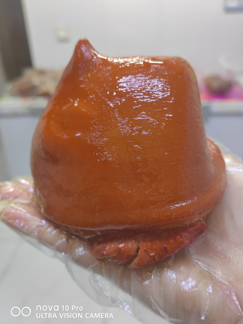 肘子，猪尾巴，烧鸡
