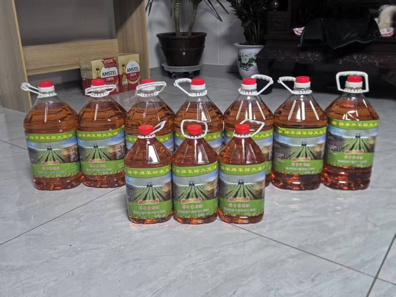 笨榨大豆油，物理（中温）压榨，口感好，颜色清亮，食用安全