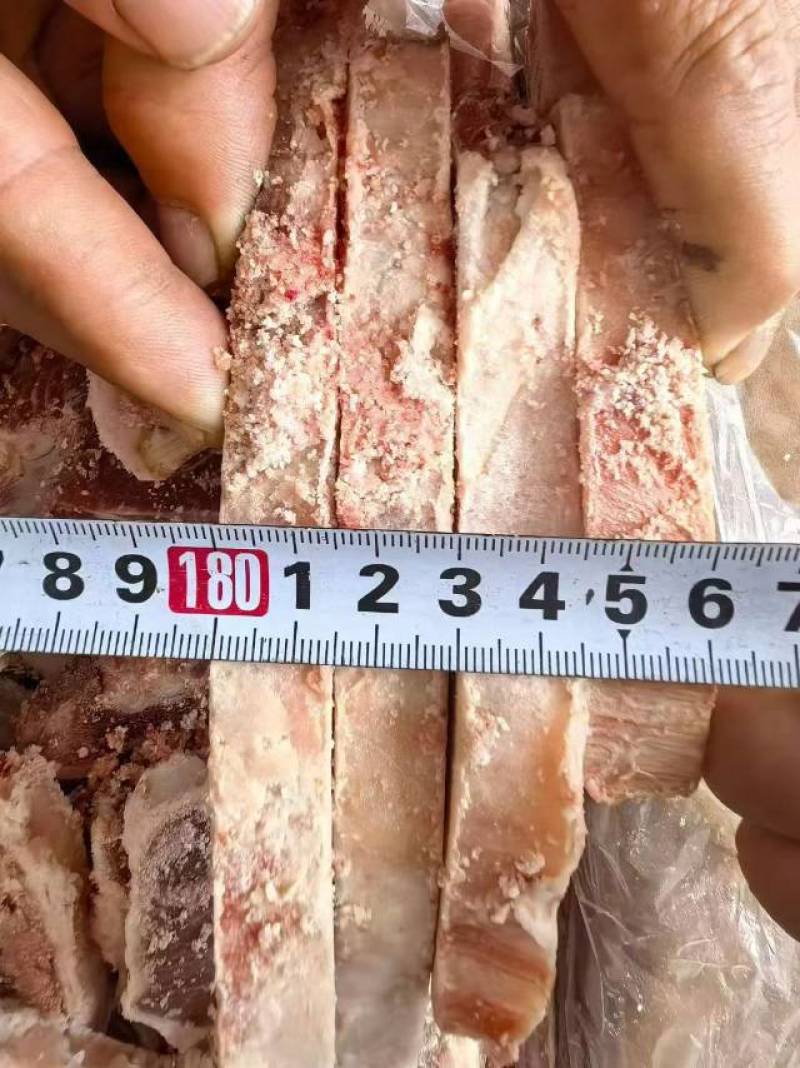 战斧羊排，烤肉🥩**，23元一斤，一件20斤。