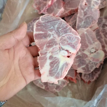 满肉猪颈骨