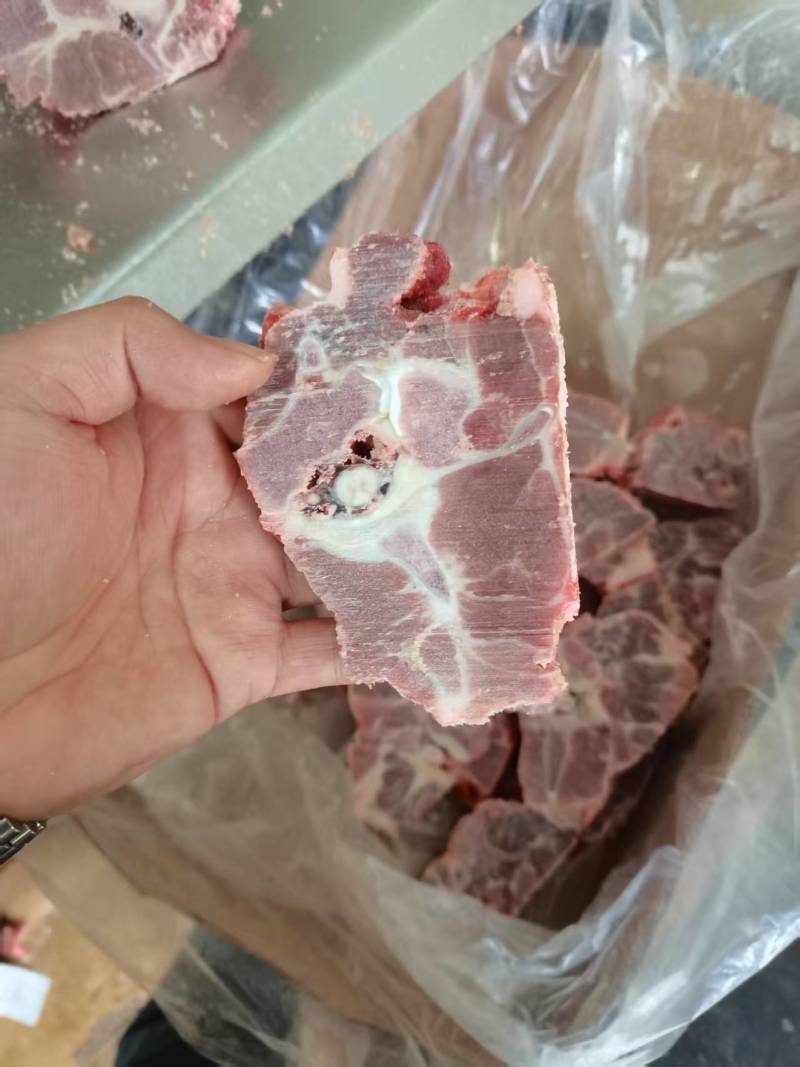满肉猪颈骨