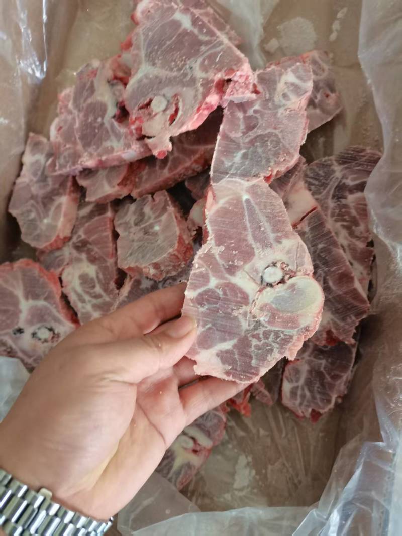 满肉猪颈骨