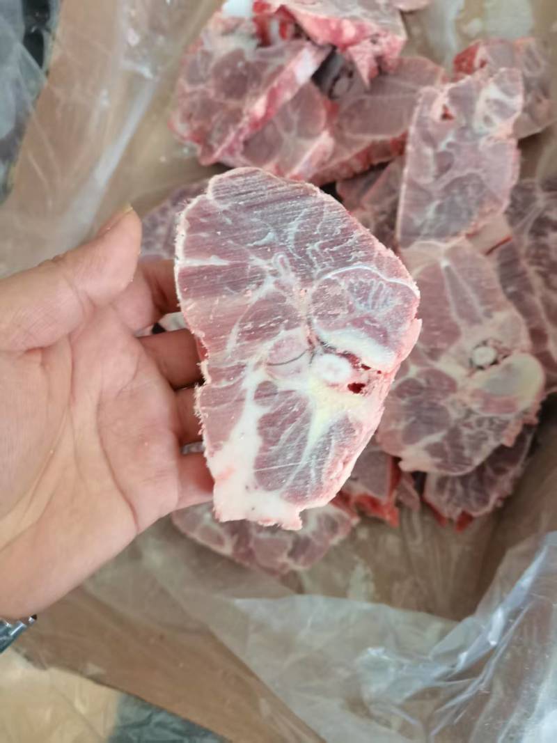满肉猪颈骨