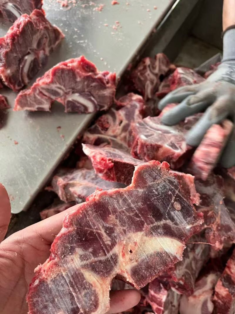 滿肉牛脖骨