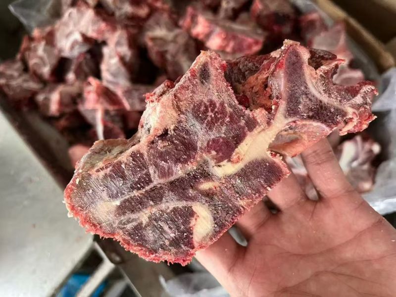 滿肉牛脖骨