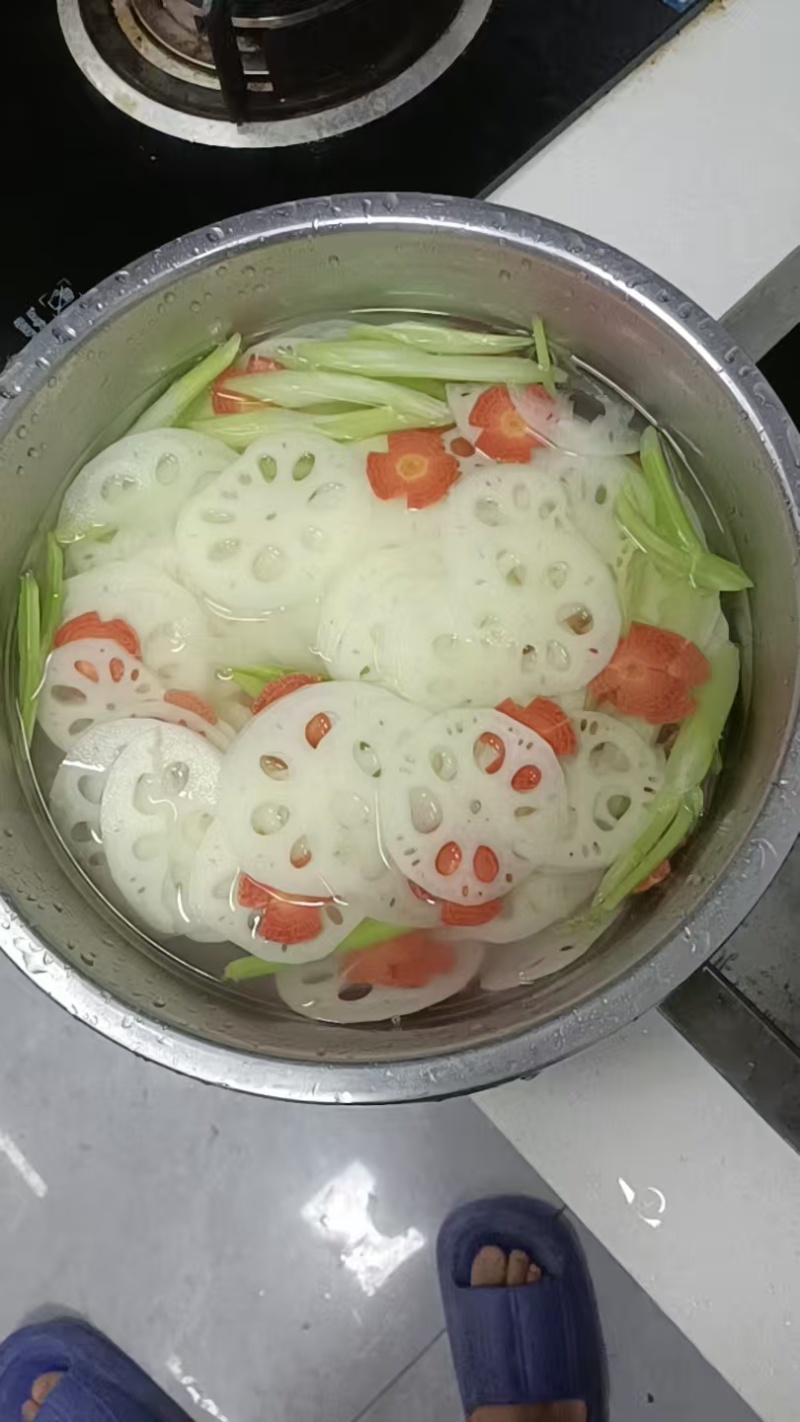 黄河滩沙地泥藕，洗藕都有，高品质，主营销泥菜，品种纯35