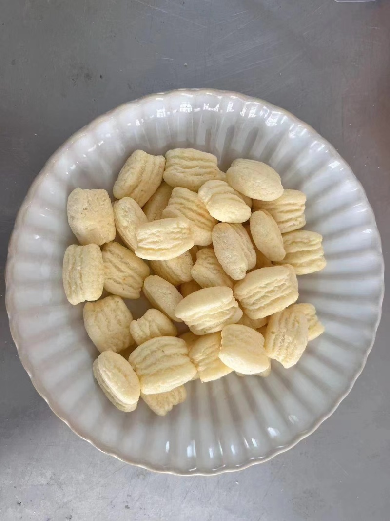 河北膨化食品原头工厂，麦香鸡味块非油炸食品，散装**。