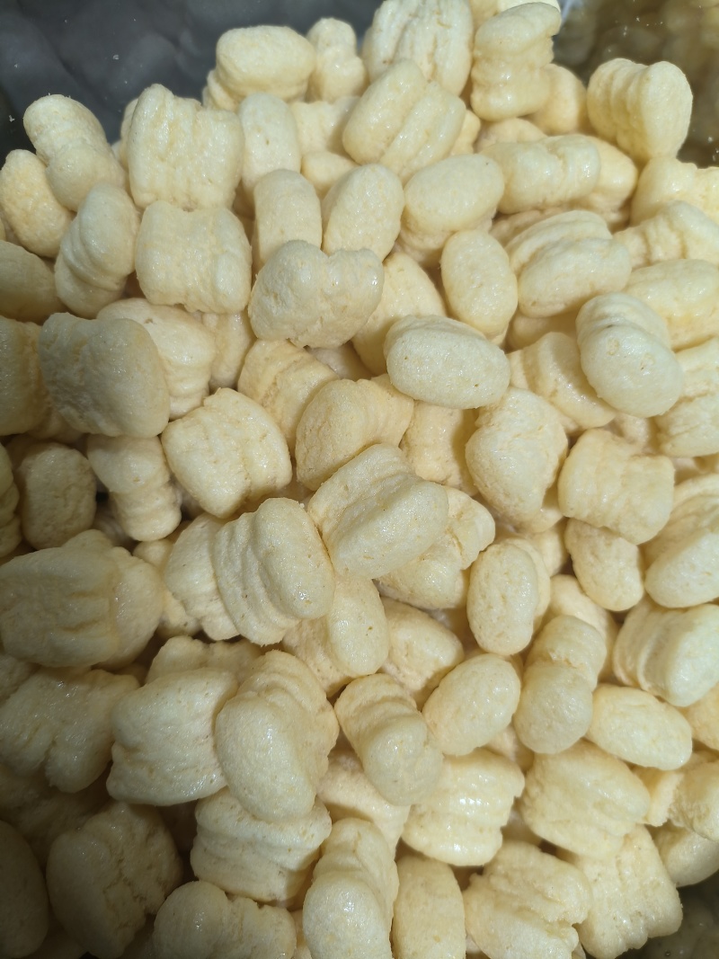 河北膨化食品原头工厂，麦香鸡味块非油炸食品，散装**。