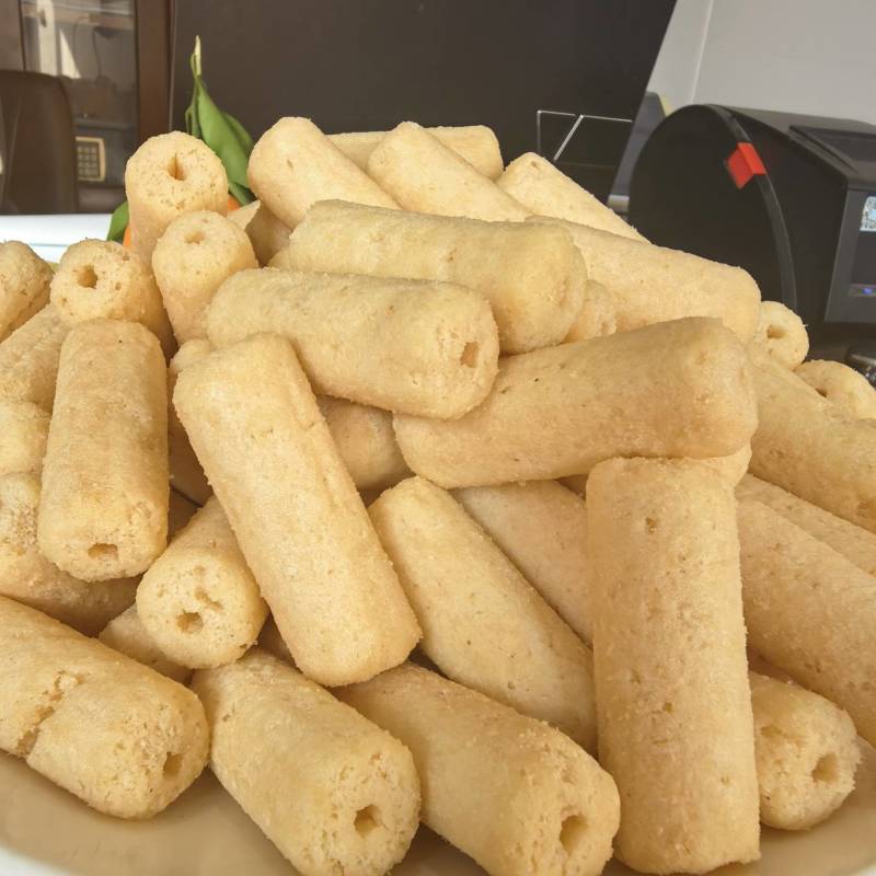 河北膨化食品厂家批发，米果非油炸，散装一箱净重十斤。