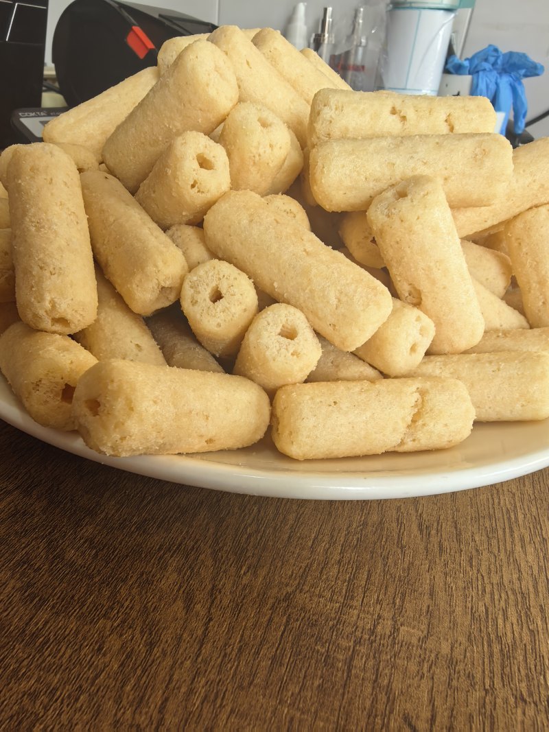 河北膨化食品厂家批发，米果非油炸，散装一箱净重十斤。