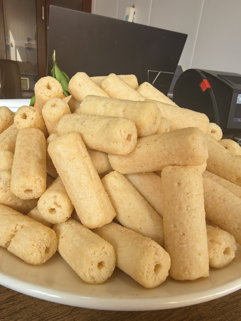 河北膨化食品厂家批发，米果非油炸，散装一箱净重十斤。