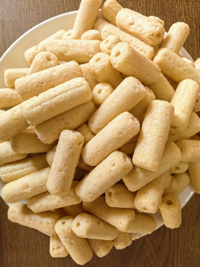 河北膨化食品厂家批发，米果非油炸，散装一箱净重十斤。