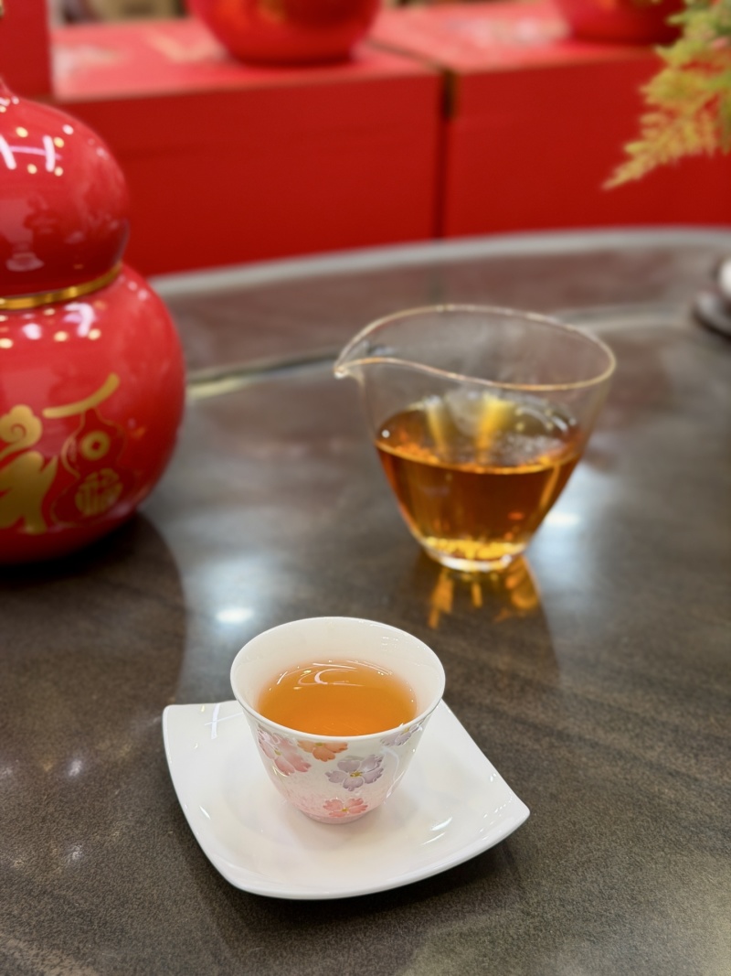 1斤。（高档陶瓷）春茶正山小种红茶蜜兰香茶叶送人礼盒装
