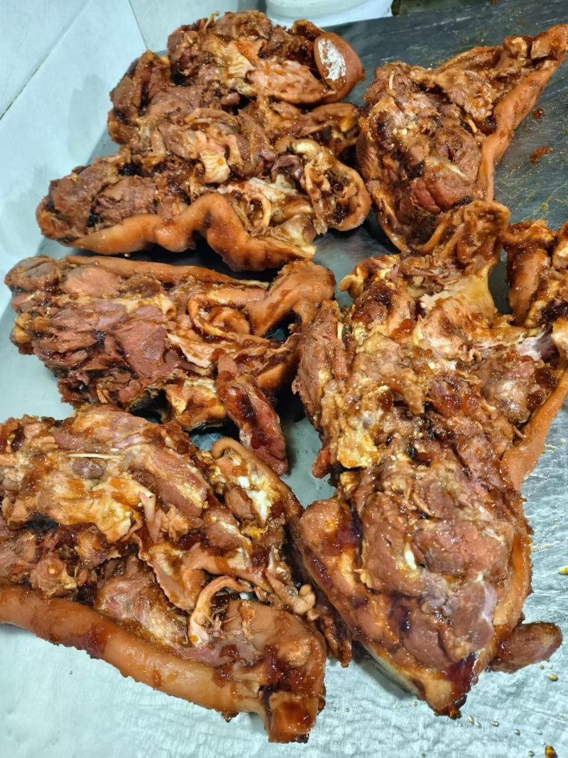 正宗猪头肉，开袋熟食下酒菜成人，全国发货，欢迎进店沟通。