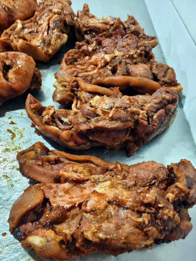 正宗猪头肉，开袋熟食下酒菜成人，全国发货，欢迎进店沟通。