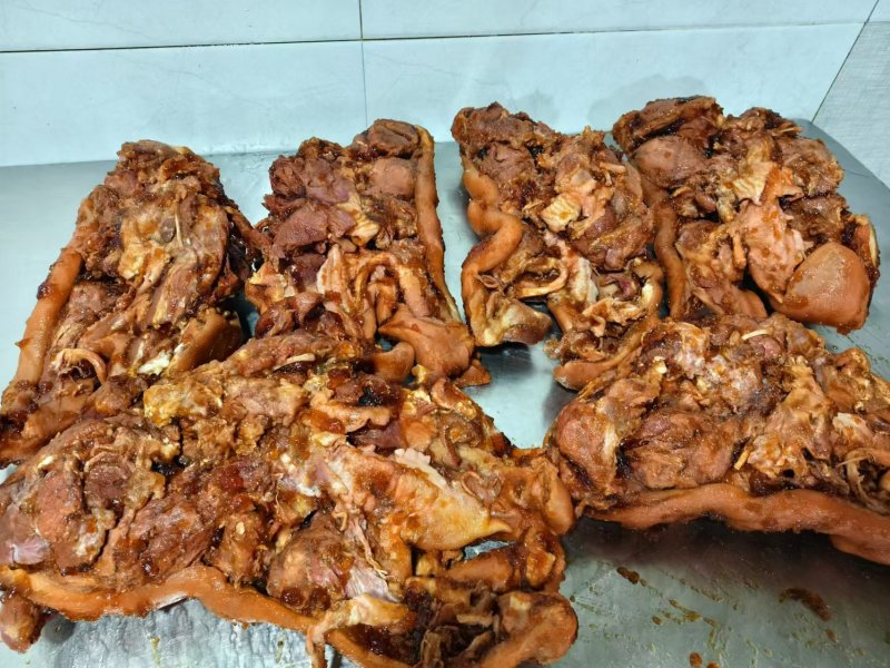 正宗猪头肉，开袋熟食下酒菜成人，全国发货，欢迎进店沟通。