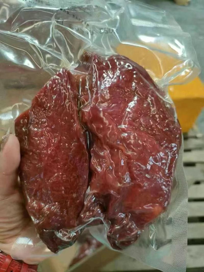 各种腊肉食品打包现厂