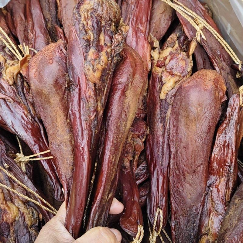 腊猪舌头干度好颜色纯正适合所有人群食用常年批发