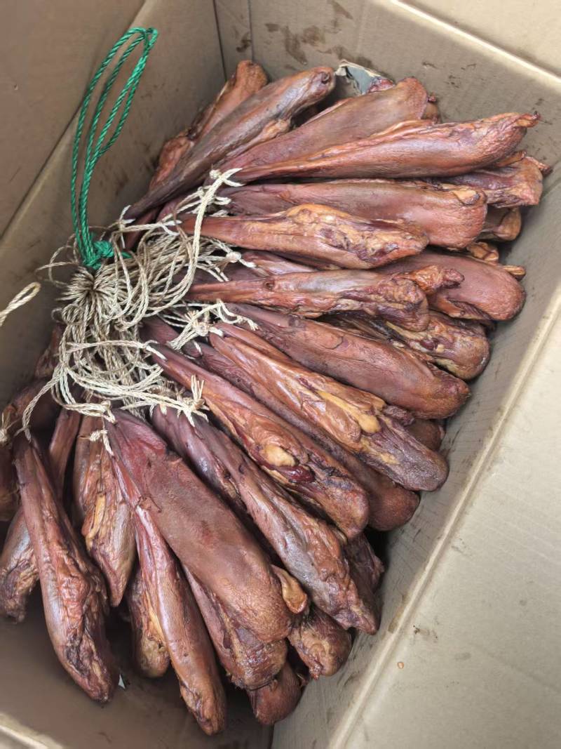 腊猪舌头干度好颜色纯正适合所有人群食用常年批发