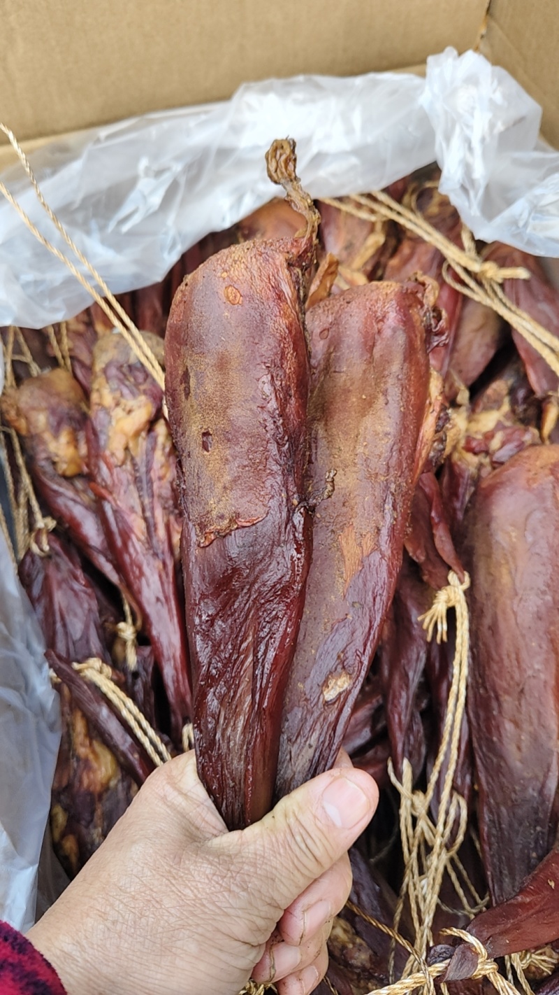 腊猪舌头干度好颜色纯正适合所有人群食用常年批发