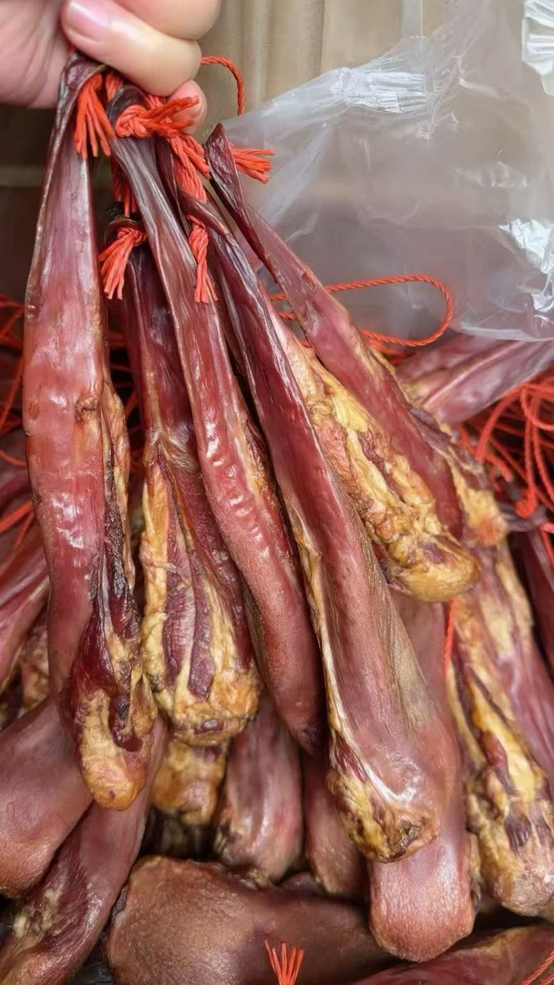 腊猪舌头干度好颜色纯正适合所有人群食用常年批发