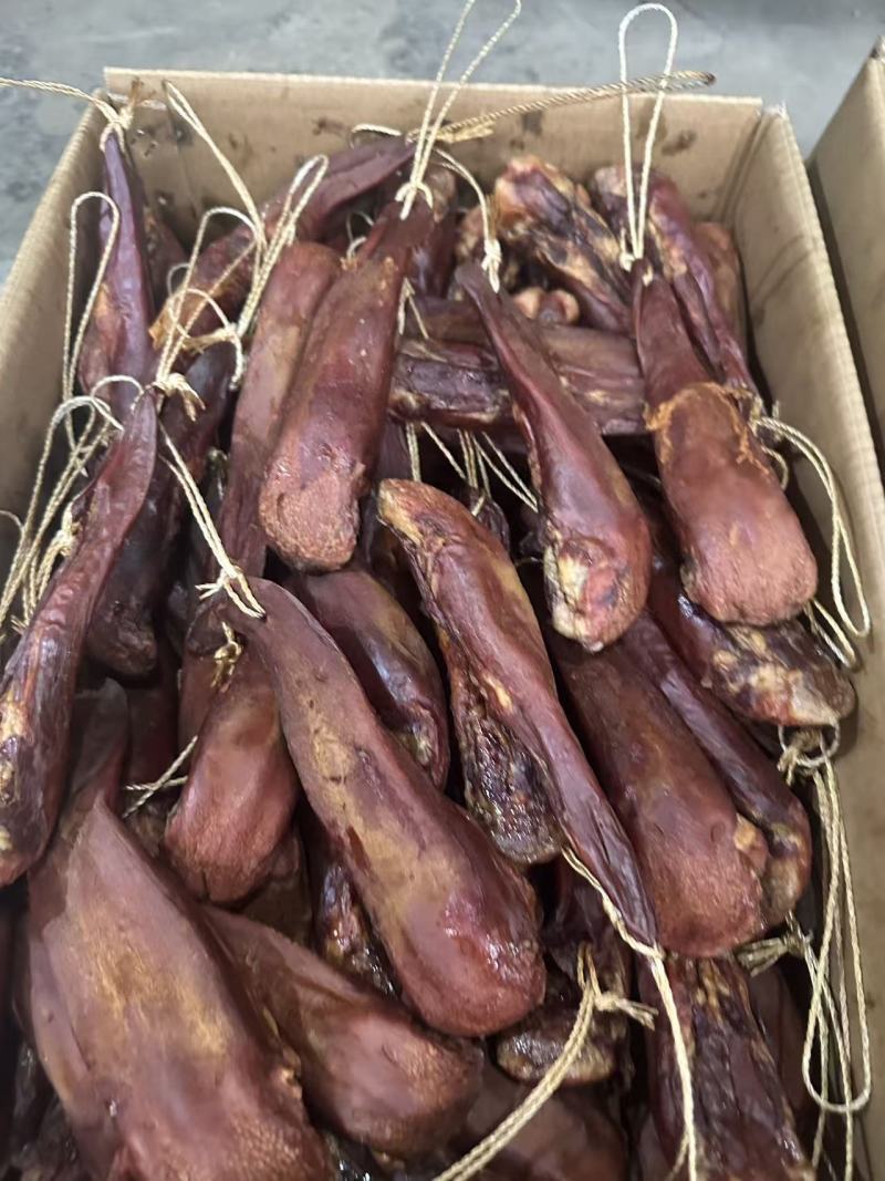 腊猪舌头干度好颜色纯正适合所有人群食用常年批发