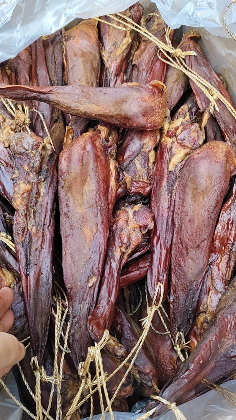 腊猪舌头干度好颜色纯正适合所有人群食用常年批发