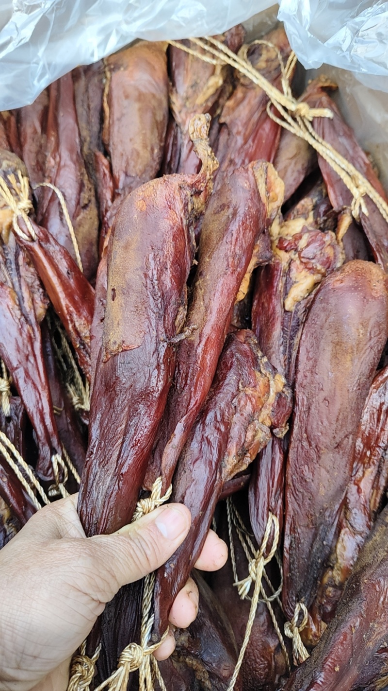 腊猪舌头干度好颜色纯正适合所有人群食用常年批发