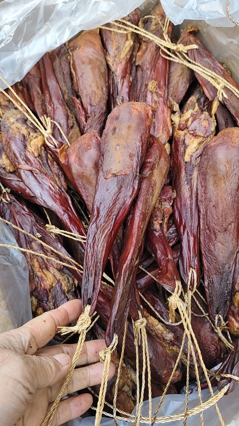 腊猪舌头干度好颜色纯正适合所有人群食用常年批发