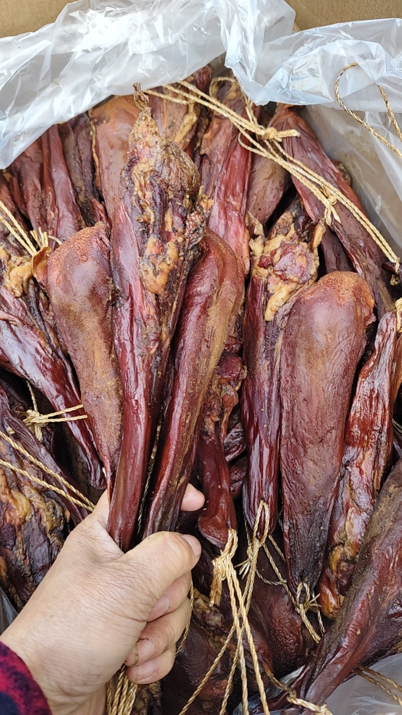 腊猪舌头干度好颜色纯正适合所有人群食用常年批发