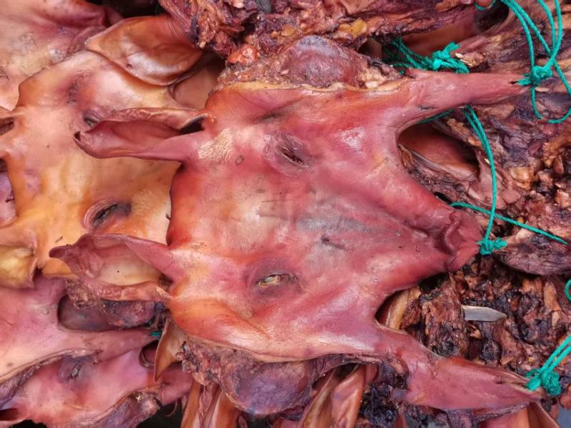 腊猪头干度好颜色纯正适合所有人群食用1个5斤左右常年批发