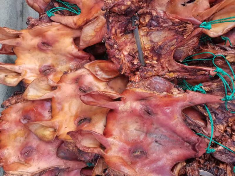 腊猪头干度好颜色纯正适合所有人群食用1个5斤左右常年批发