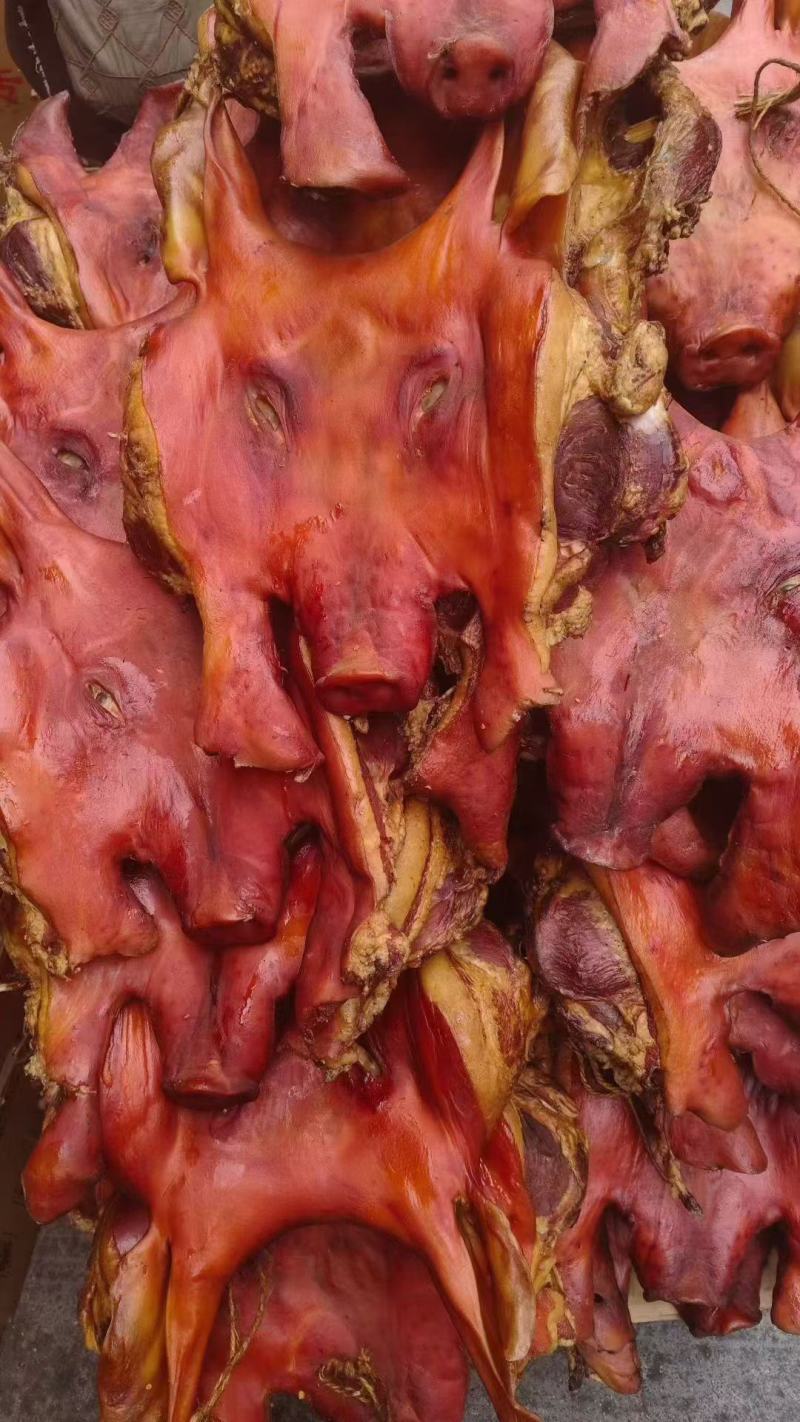 腊猪头干度好颜色纯正适合所有人群食用1个5斤左右常年批发