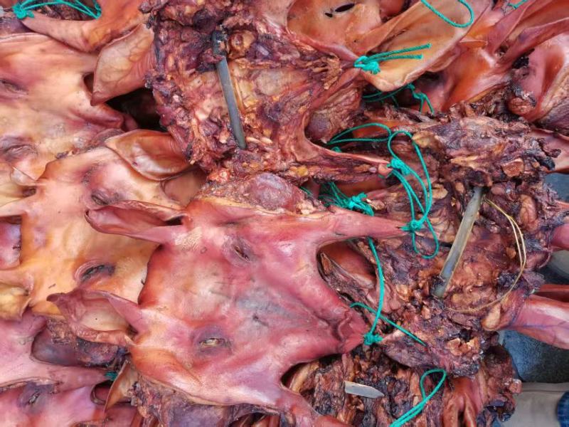 腊猪头干度好颜色纯正适合所有人群食用1个5斤左右常年批发