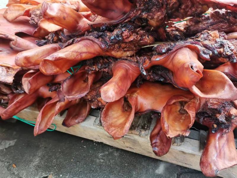 腊猪头干度好颜色纯正适合所有人群食用1个5斤左右常年批发