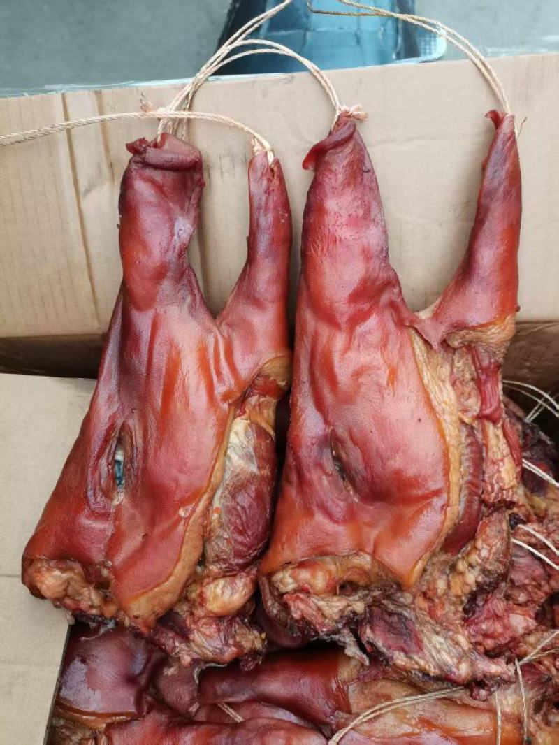 腊猪头干度好颜色纯正适合所有人群食用1个5斤左右常年批发