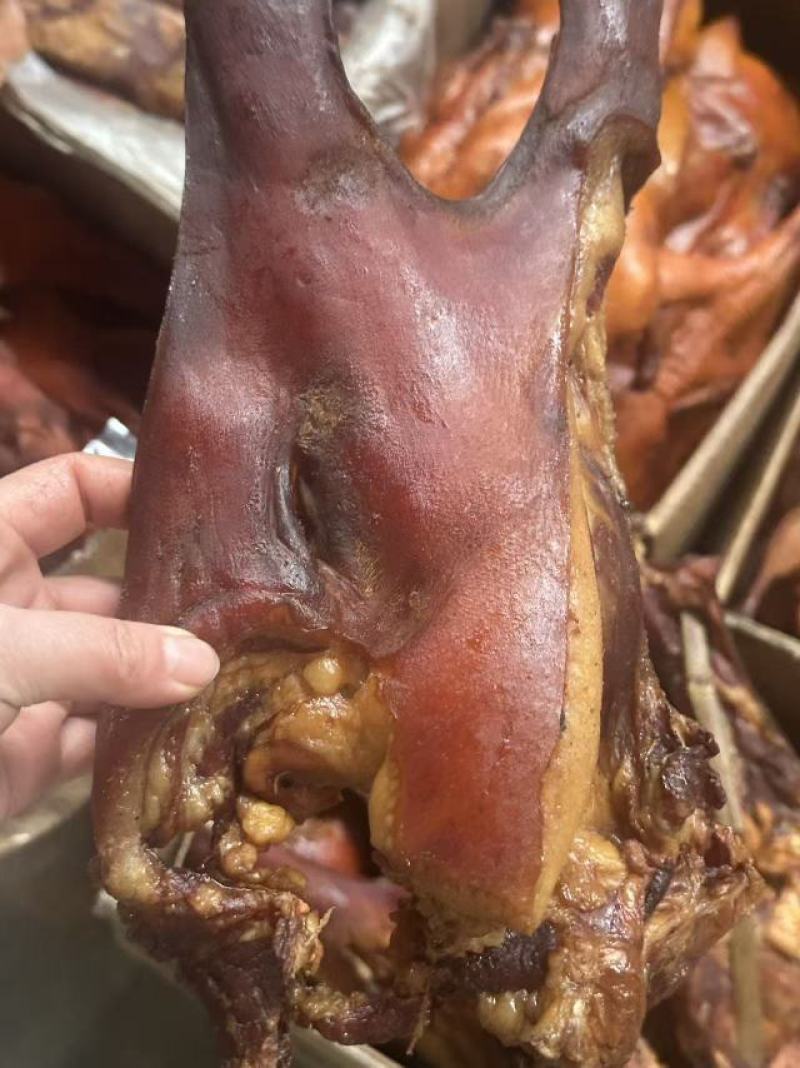 腊猪头干度好颜色纯正适合所有人群食用1个5斤左右常年批发