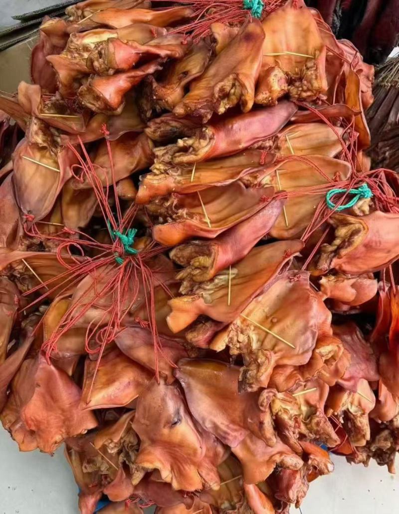 腊猪头干度好颜色纯正适合所有人群食用1个5斤左右常年批发