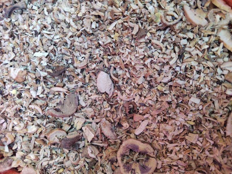 白芍颗粒，过筛去灰尘小颗粒