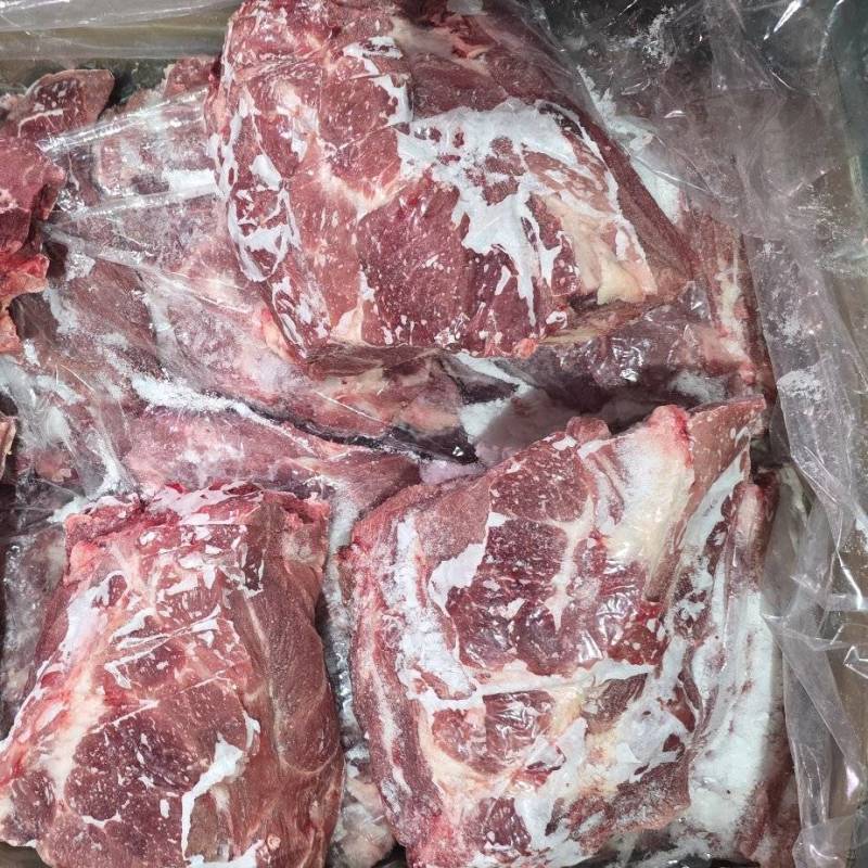 大满肉猪颈骨，定制产品，单块3-4斤。一件40斤