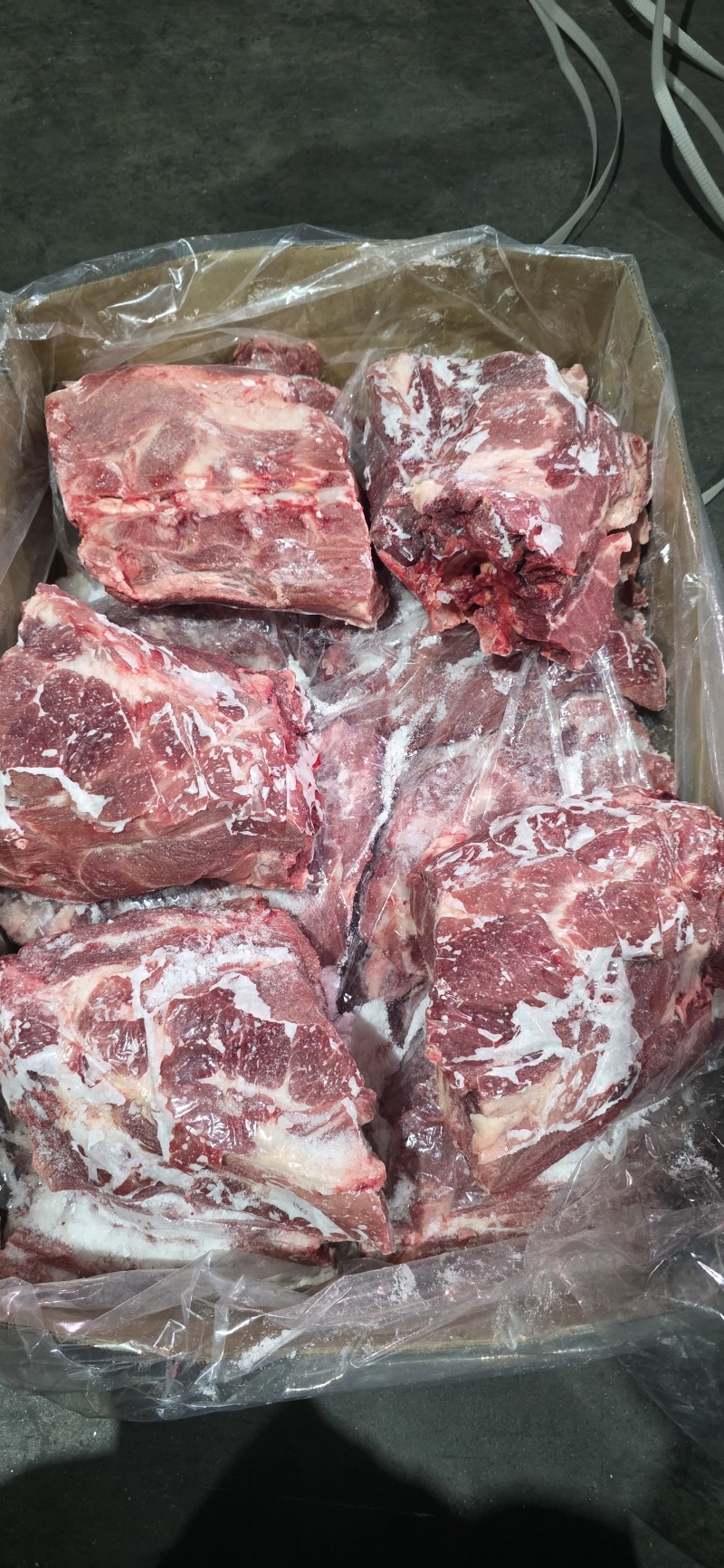 大满肉猪颈骨，定制产品，单块3-4斤。一件40斤