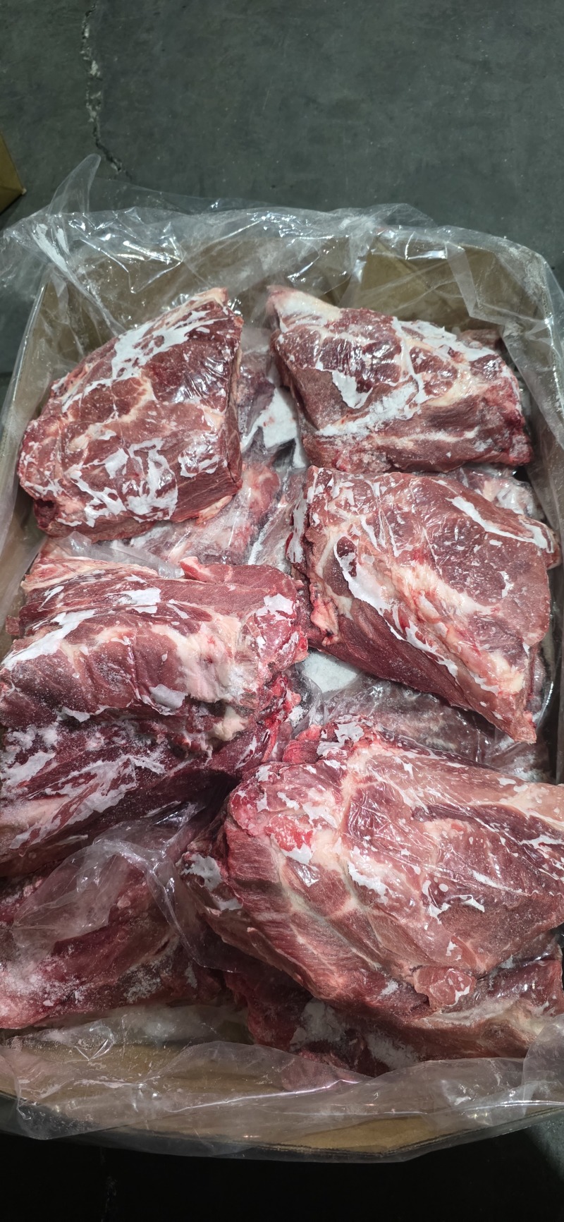 大满肉猪颈骨，定制产品，单块3-4斤。一件40斤
