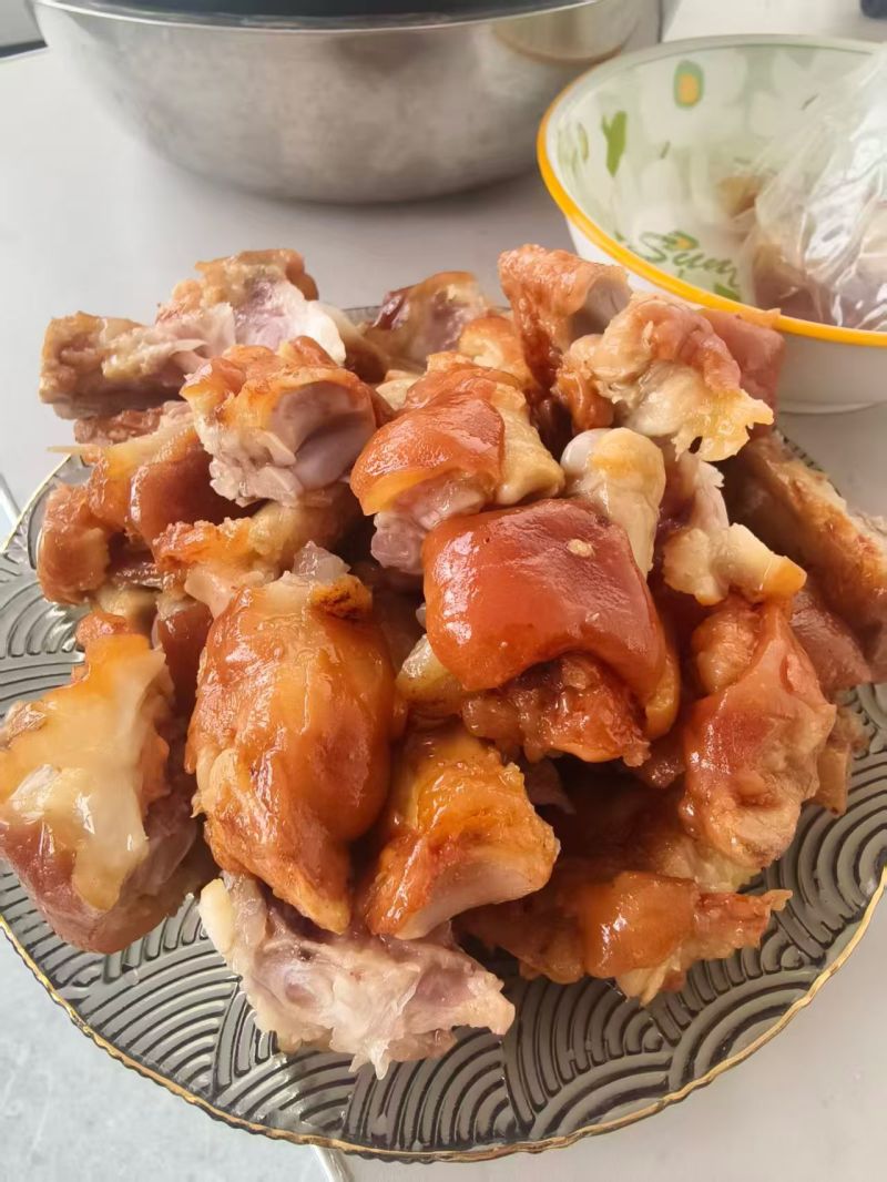 酱卤猪蹄，品质好，吃着香