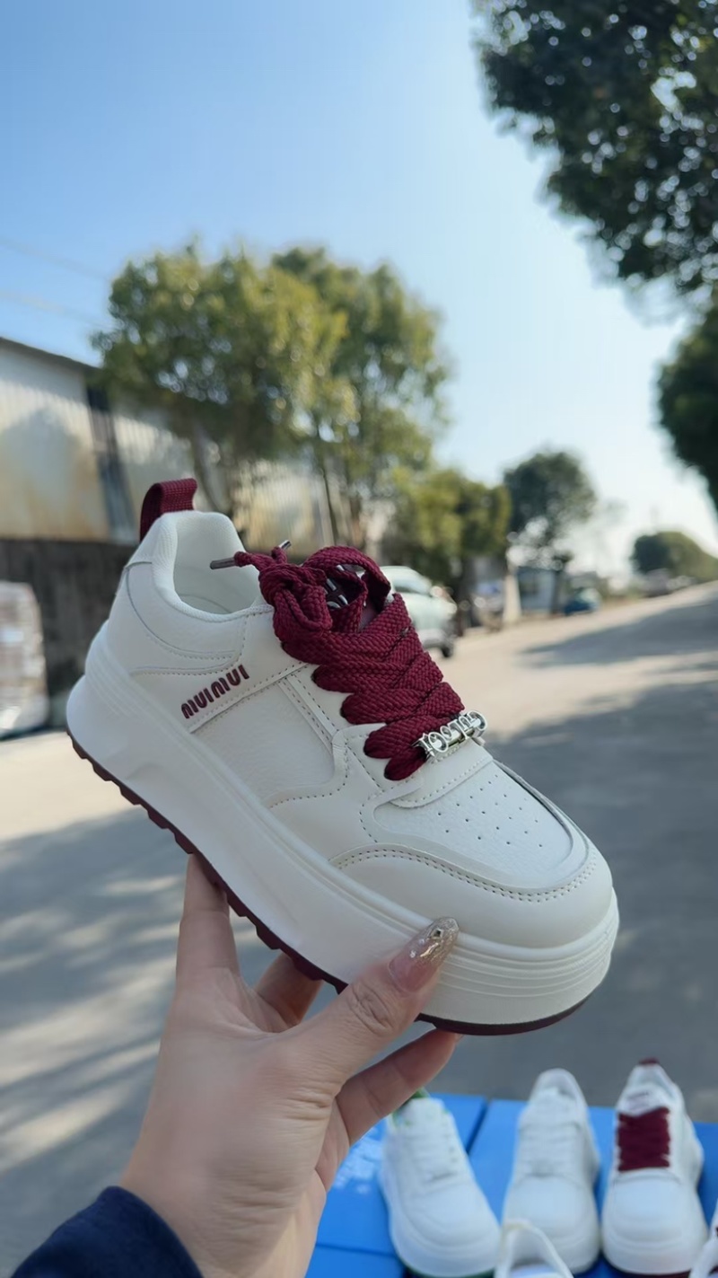 厚底小白鞋，轻底百搭款，耐磨性强