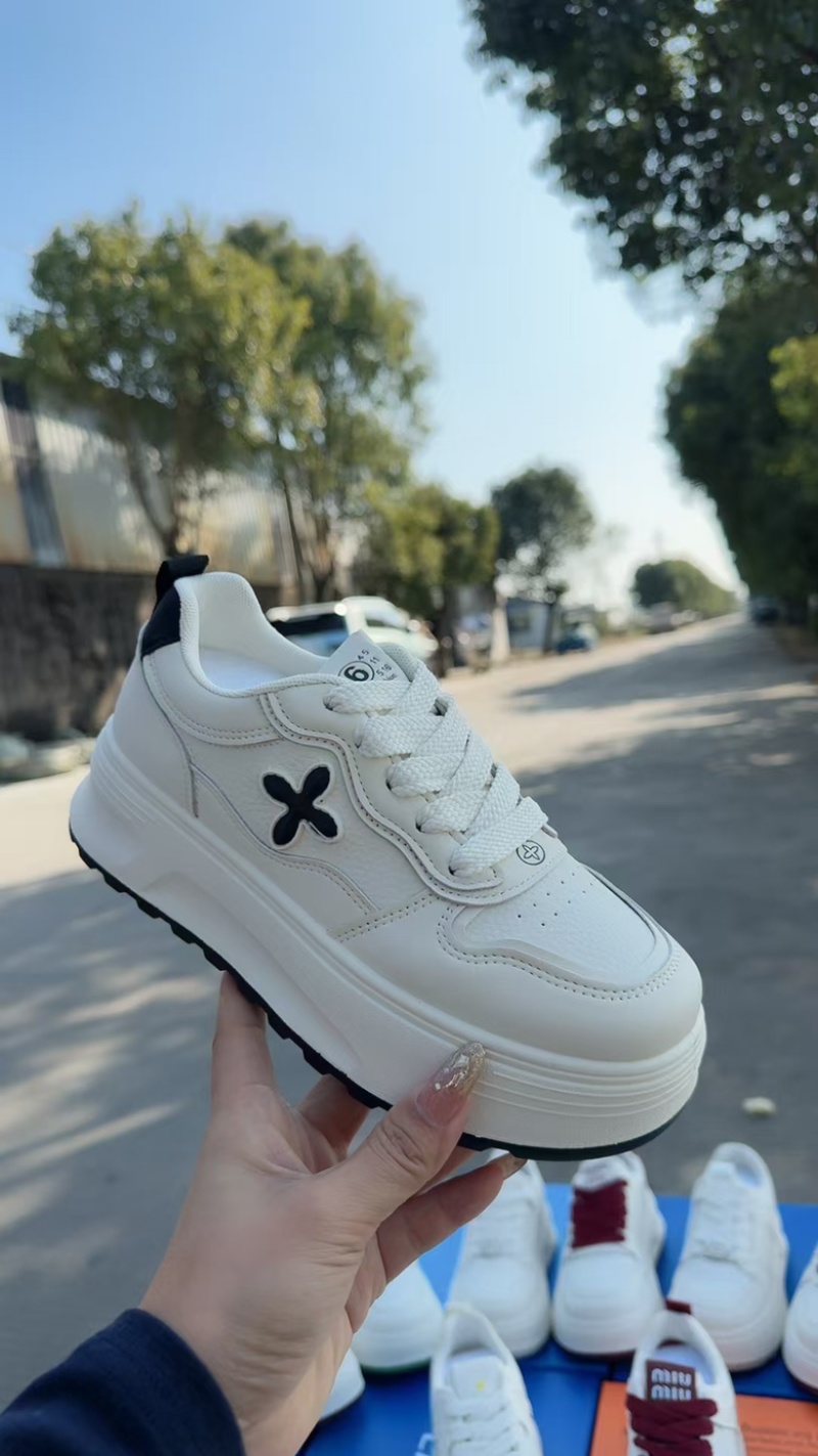 厚底小白鞋，轻底百搭款，耐磨性强