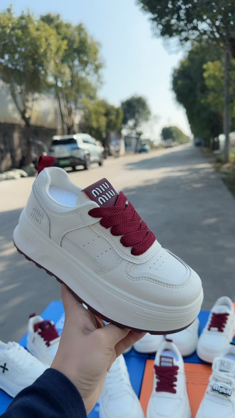 厚底小白鞋，轻底百搭款，耐磨性强
