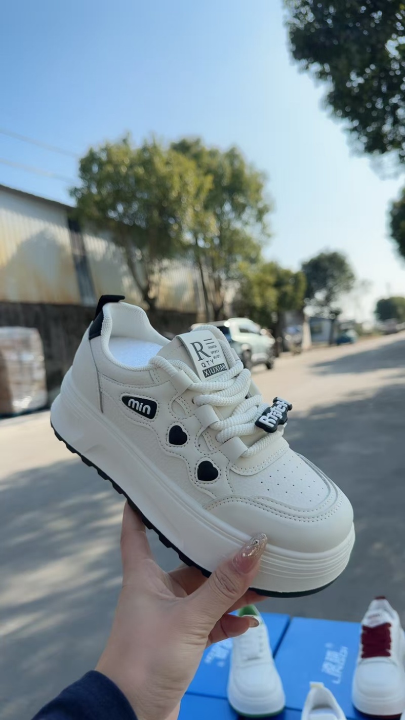 厚底小白鞋，轻底百搭款，耐磨性强