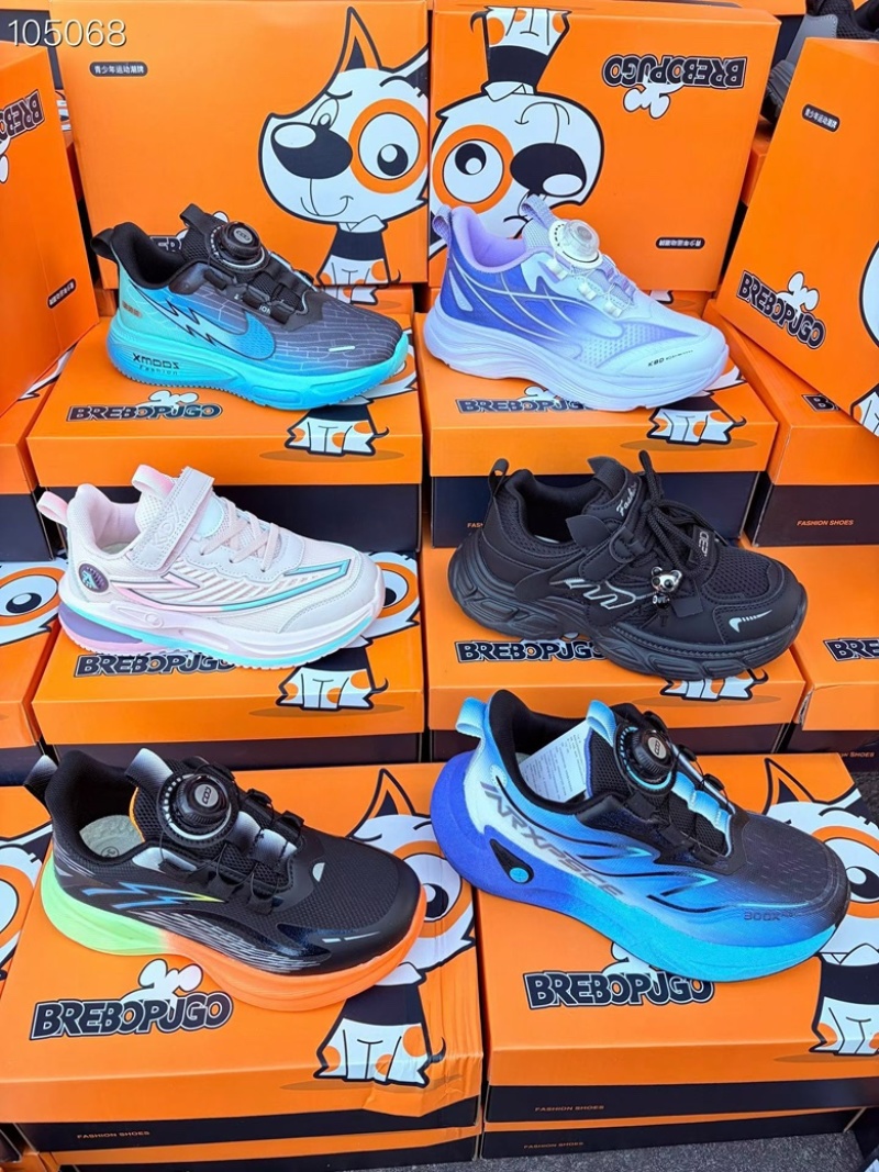四季款上货了，都是**，轻底，耐磨性强，不臭脚