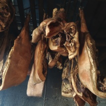 湖北恩施传统柴火烟熏腊肉自己纯粮食喂养猪